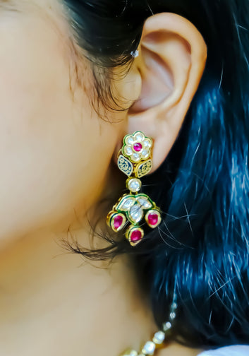 Necklace Set - Gold and ruby set in kundan with matching matha tikka