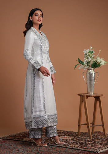 Embroidered Traditional Silver-Toned Kameez
