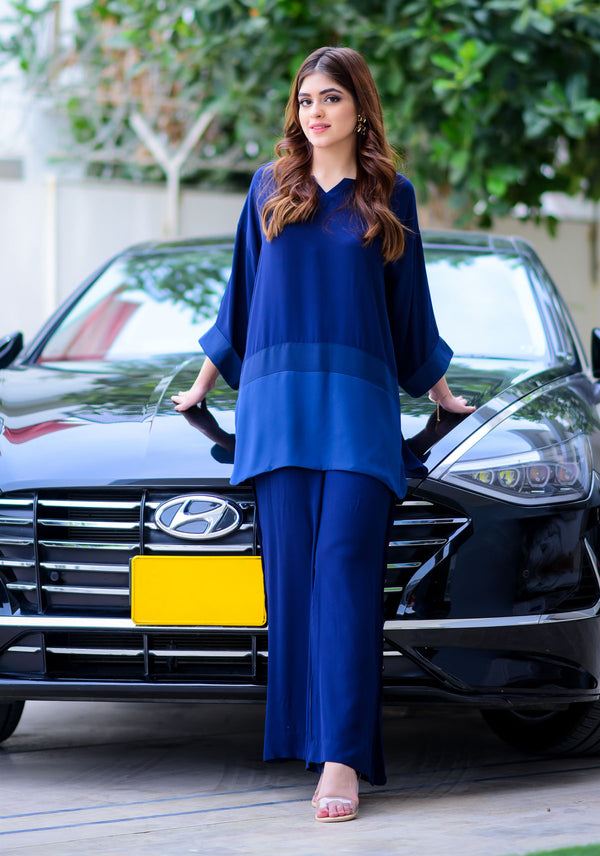 The blue-colored Georgette outfit